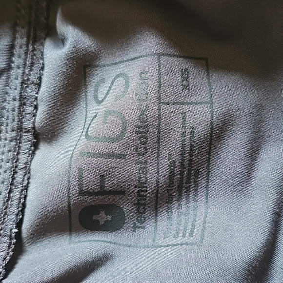 FIGS Technical Collection Scrub Pants Joggers Women’s Gray - Picture 8 of 12